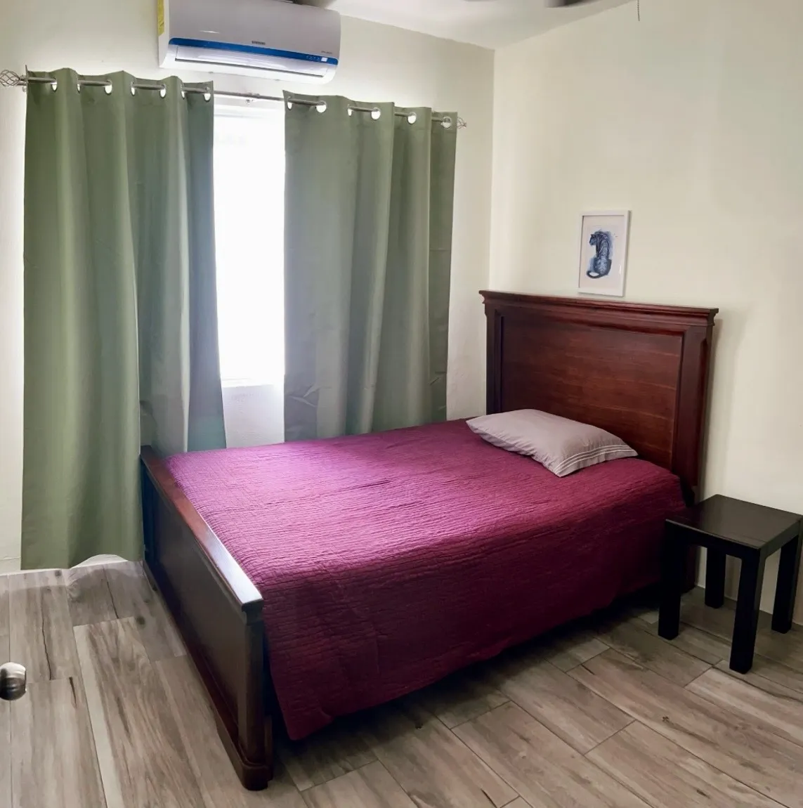 Main bedroom with double bed and air conditioning